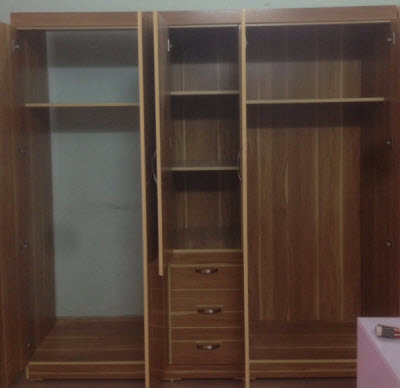 Hình ảnh thực tế bên trong tủ quần áo gỗ ép