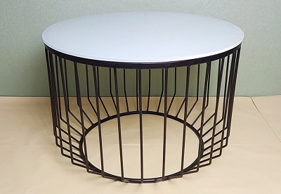 Bàn trà sofa phòng khách chân trụ đen mặt kính cường lực đen đăng cấp