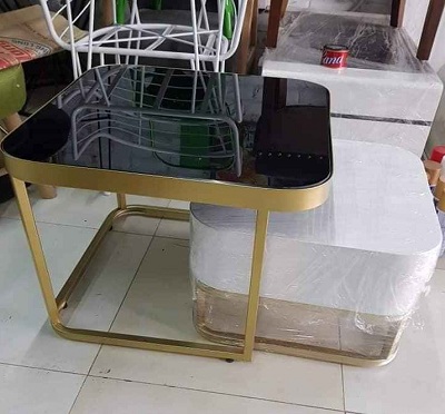 Bà n trà phòng khách vuông mặt kÃnh sÆ¡n tÄ©nh Ä‘iện mà u và ng