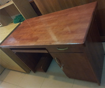 Bàn làm việc gỗ cao su sơn mầu nâu