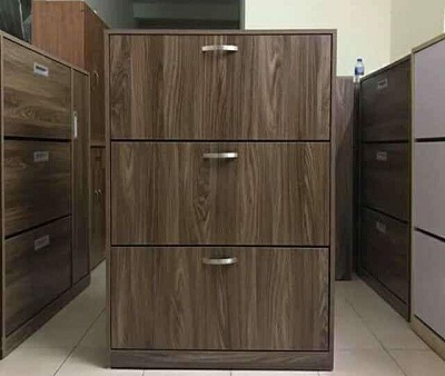Tủ giầy 3 tầng giá xoay thông minh cánh lật có tay nắm mở khung nâu cánh trắng