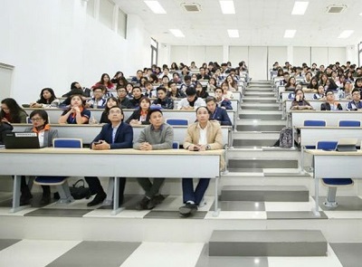 Bàn ghế giảng đường kotobuki sea SDA-700-79M tại đại học Phenikaa, Hà Nội