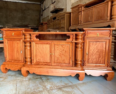 Kệ ti vi cánh cong trụ tròn chạm khắc tinh tế đẹp