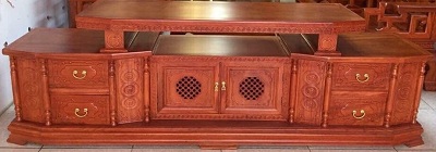 Kệ tivi gỗ hương đá cạnh vát 2 tầng rộng 2400mm