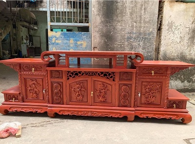 Kệ tivi gỗ hương đá tư nhiên cham khắc hoa văn tinh tế