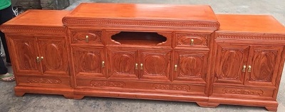 Kệ tivi gỗ hương đá hôp chạm hoa văn oval, tròn kích thước rộng 2m4 sâu 43cm cao 83cm