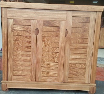 Tủ giầy gỗ hương xám 3 cánh nan xếp lớp sang trọng