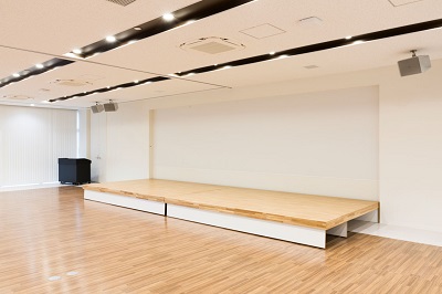 Bục ngồi cố định âm tường kotobuki sea gỗ ghép thanh tự nhiên
