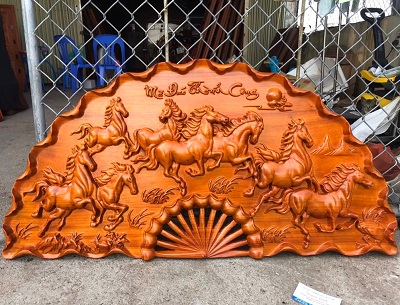 Tranh gỗ quạt mã đáo thành công 1m sơn PU TBM07