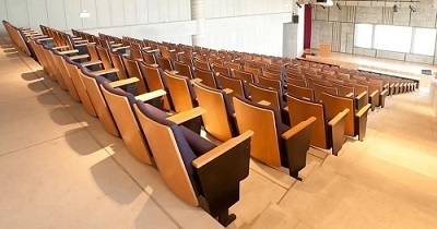 Dá»± án triển khai Ghế há»™i trưá»ng có bà n viết mặt ngồi bá»c đệm Gauss TSF-686 KSF mà u nâu