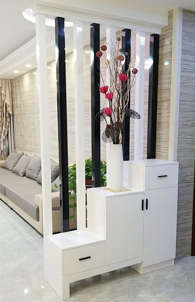 Vách ngăn dạng cột đen trắng