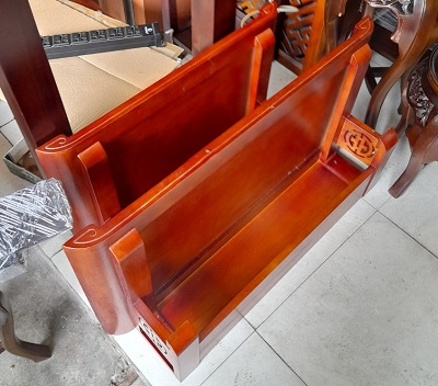 Ban thờ gỗ tần bì sơn mầu nâu đậm