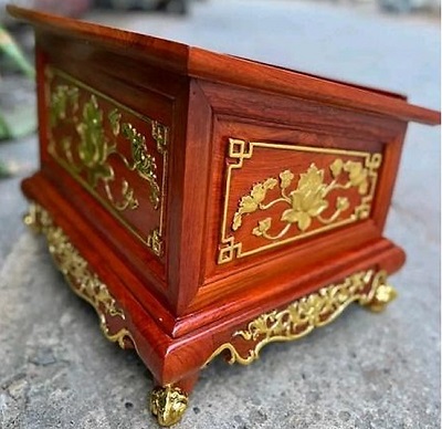 mặt sau bàn tụng kinh sơn son thiếp vàng