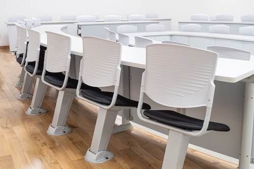 Ghế Kotobuki Sea SDA-700-39Z lưng ghế và mặt ghế: bằng nhựa đúc khuôn, cong 3D, nệm mút bọc vải lưới 3D