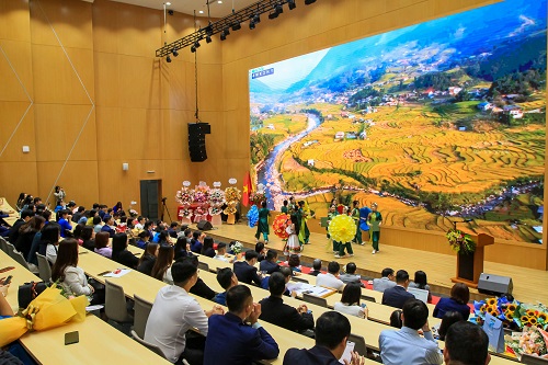 Ảnh thực tế giảng đường Học Viện Chính Sách và Phát Triển được bố trí không gian sang trọng hiện đại