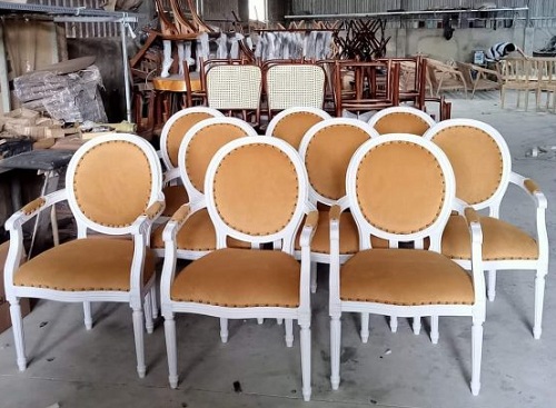 Ghế ăn gỗ tự nhiên bọc nệm LOUIS có tay
