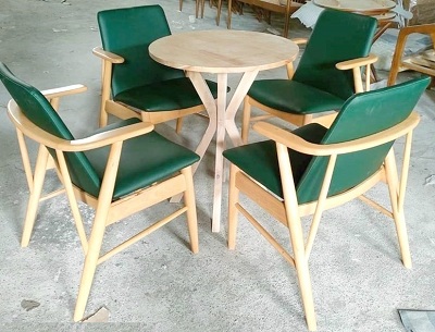 Ghế Babie GCL15 kết hợp với bàn trong quán cafe