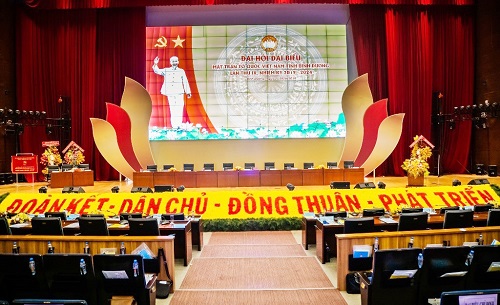 Ghế hội trường Kotobuki Sea TSA-712639HS lưng ghế ván ép khuôn sơn PU hoàn thiện