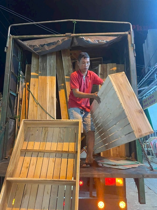 Vận chuyển dát phản nan gỗ quế