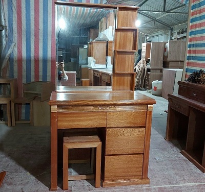 Bàn phấn gỗ xoan kệ ziczac BP57