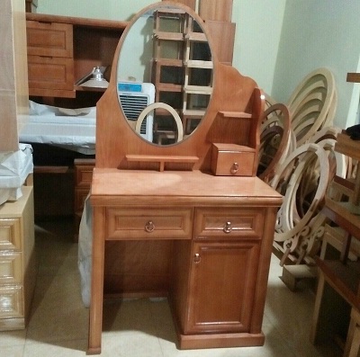 Bàn son trang điểm gỗ xoan khung gương liền kệ BP68