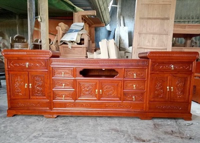 Kệ tivi mõ lõm gỗ hương đá 2m4 KTV133