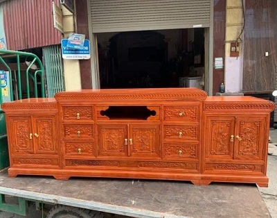 Bàn tivi gỗ gõ đỏ mõ lồi rộng 2m4 KTV130