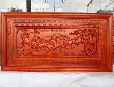 Tranh gỗ 8 chú ngựa phi trong gió sơn PU TBM05 mã đáo thành công tranh treo tường phong thủy may mắn chạm khắc tinh xảo tỉ mỉ sơn PU rộng 1270mm