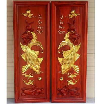Tranh gỗ hương đỏ tự nhiên chạm cá chép trông trắng dát vàng TCC07