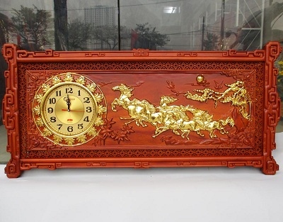 Tranh gỗ đồng hồ bát mã đáo thành công dát vàng TRG11 chiều tài lộc