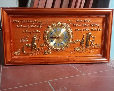 Tranh gỗ đồng hồ cha mẹ gỗ hương đỏ TRG59 rộng 81 cao 41 dầy 3cm
