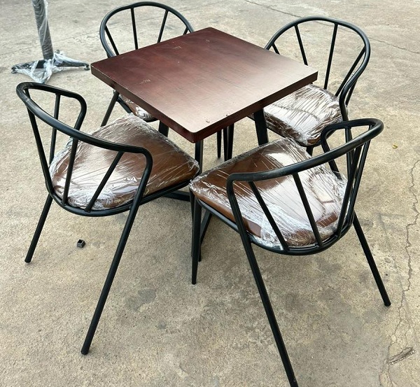 Bộ bàn mặt vuông ghế cafe đệm bọc giả da BCF11