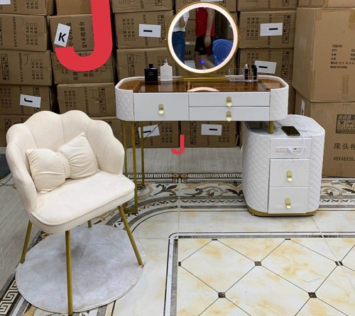 Bàn phấn trang điểm kết hợp sạc điện thoại BP102 bàn nhập khẩu hiện đại