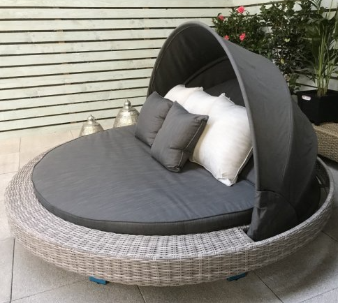 Giường nhựa giả mây hình tròn có mái che GVN16 sân vườn hồ bơi