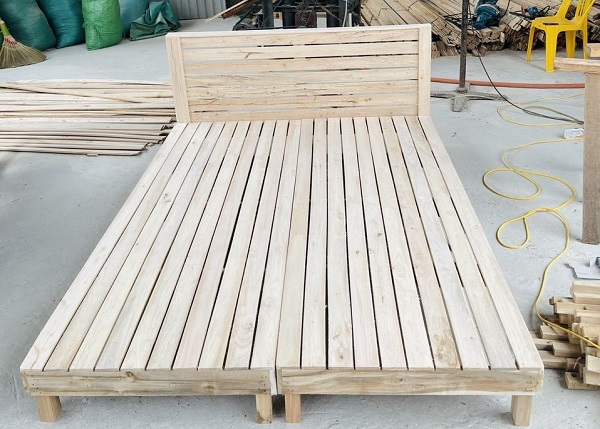 Dát phản hộp nan gỗ tự nhiên có chân, đầu PG05