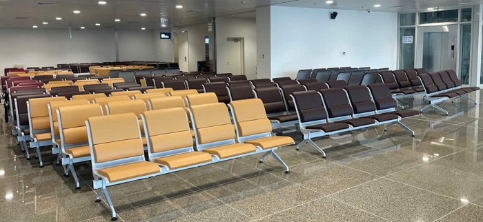 Ghế chờ 4 băng Gauss Chair FU-09B bọc da tổng hợp mầu đỏ kết hợp nâu cafe, mầu be