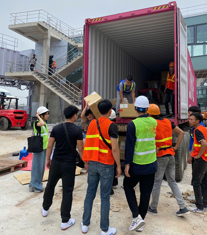 Vận chuyển hạ hàng hóa bằng Container về sân bay nội bài khu TT2